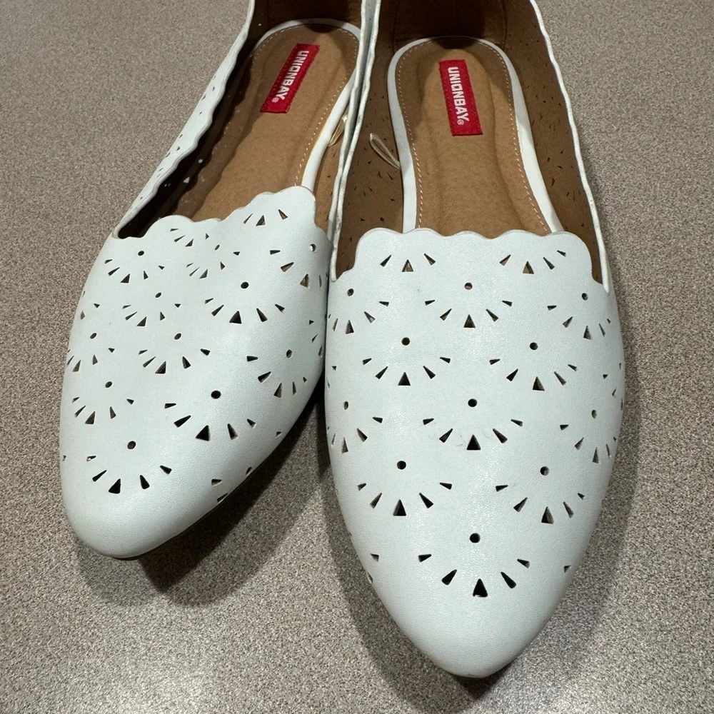 New Unionbay white Leather Flats - Picture 2 of 5